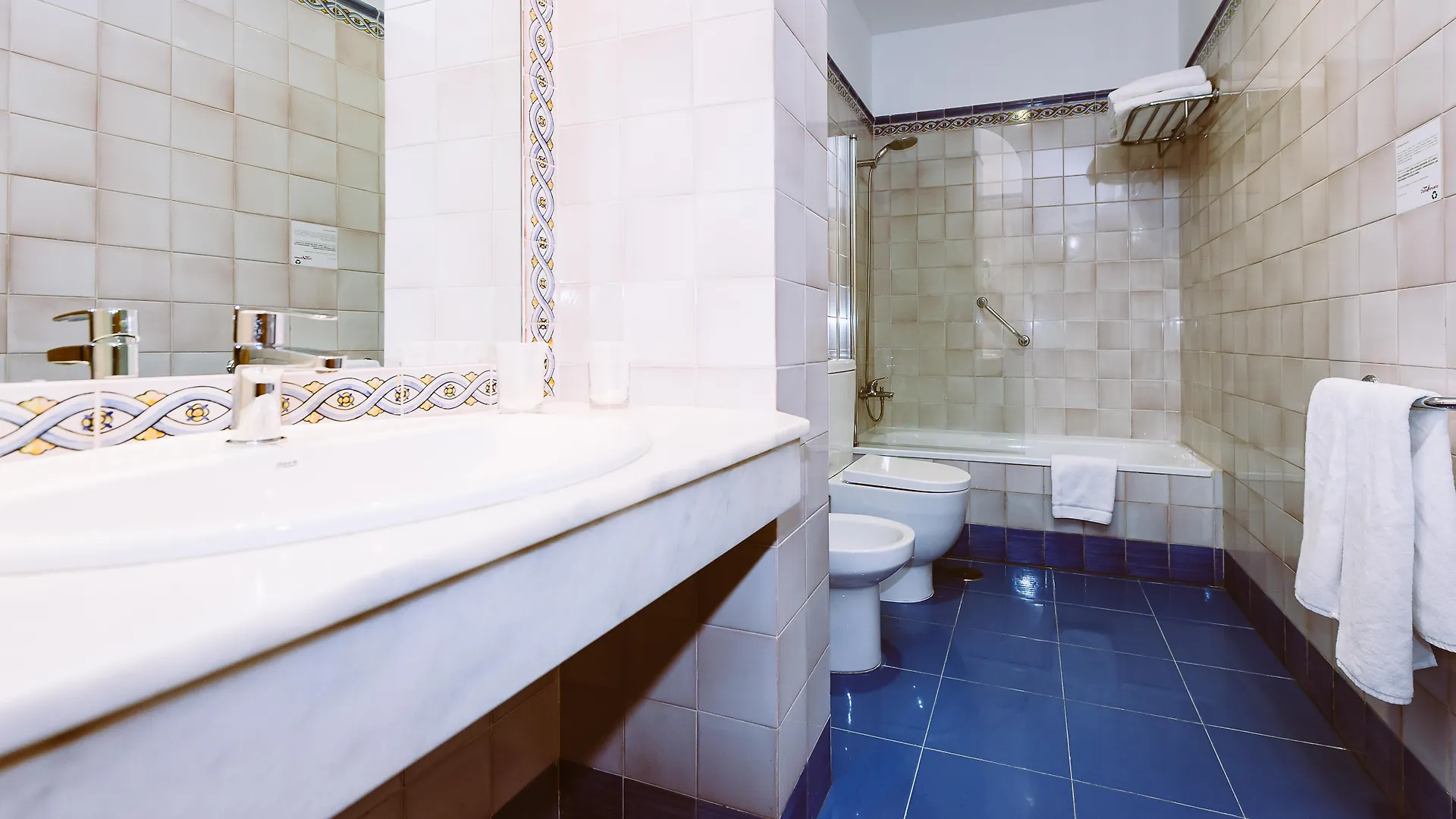 Basic Hotel Dona Manuela Seville 2*,  Spain