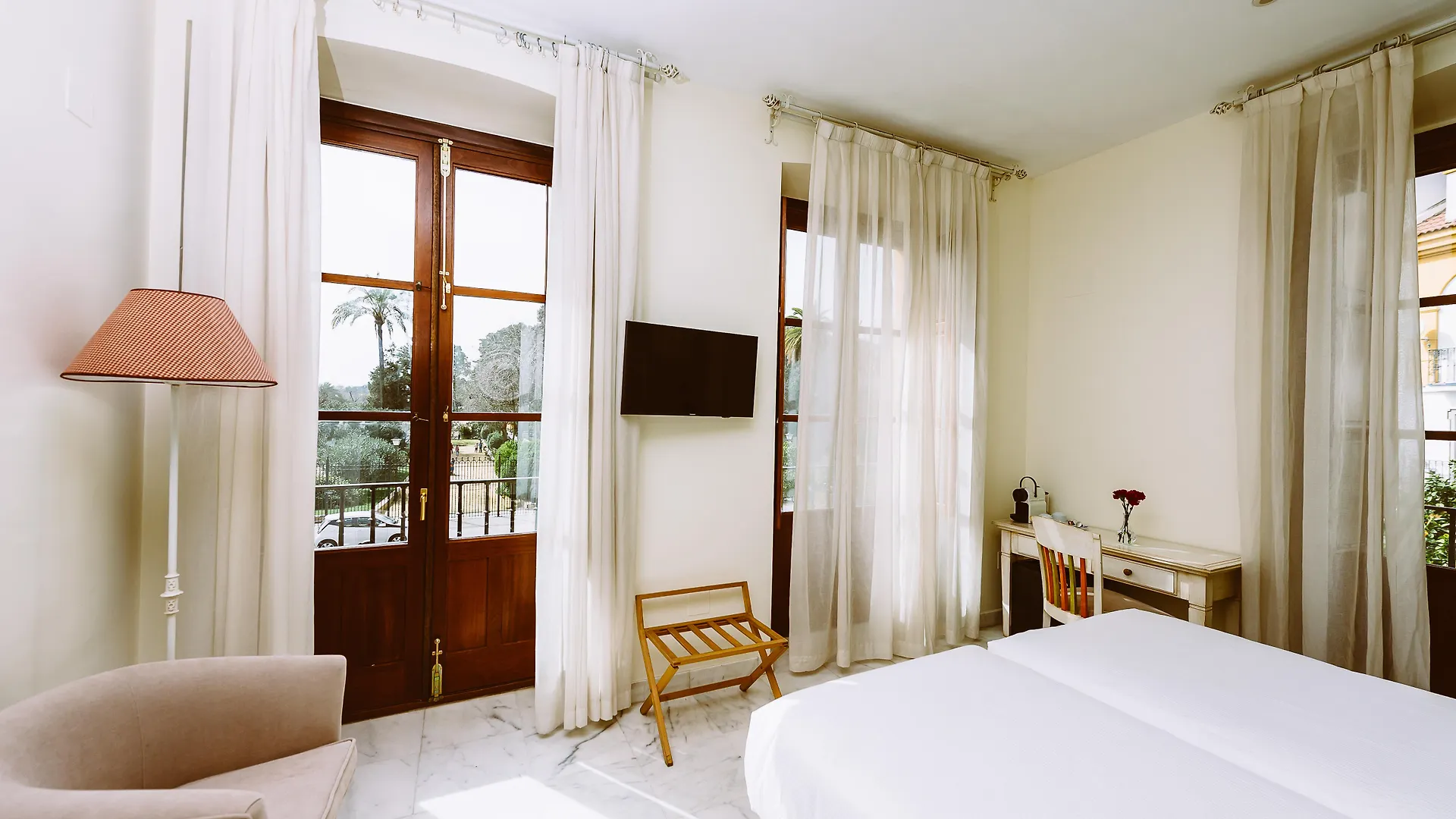 Basic Hotel Dona Manuela Seville 2*,